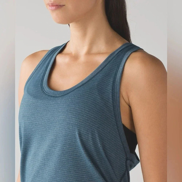 Lululemon Tie It Up Singlet~ Heathered Alberta Lake~ size 6 - Picture 4 of 10